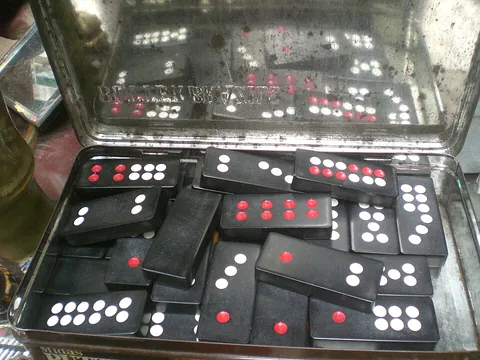 Pai gow poker table